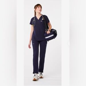 FIGS Scrub Set Navy Blue X-Small Top & Small/Tall Cargo Pants